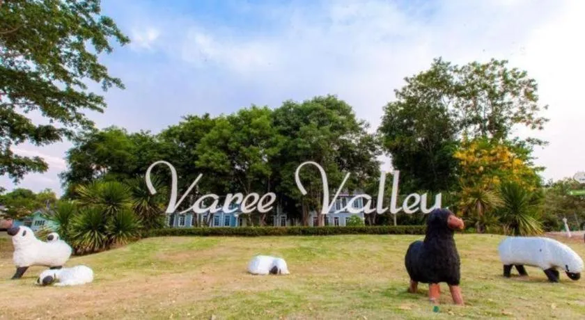 Varee Valley Resort and Restaurant