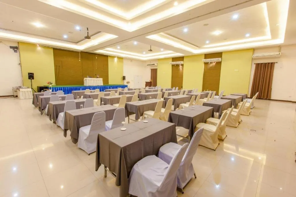 Varee Valley Resort and Restaurant