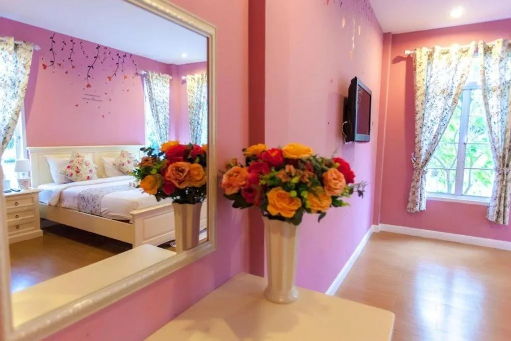 Bed in Varee Valley Resort and Restaurant