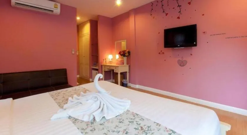 Bed in Varee Valley Resort and Restaurant