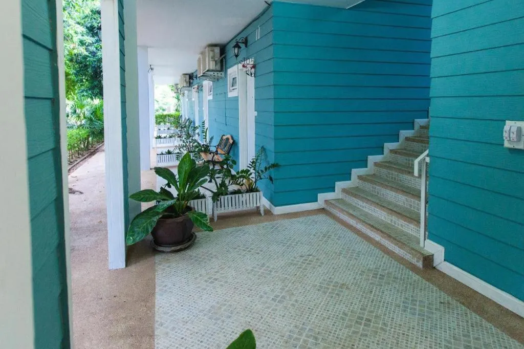 Varee Valley Resort and Restaurant