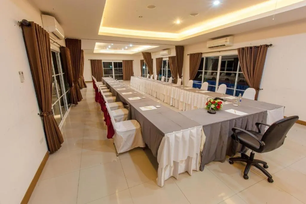 Varee Valley Resort and Restaurant