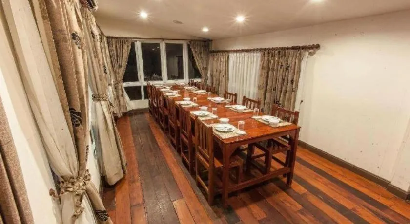 Varee Valley Resort and Restaurant