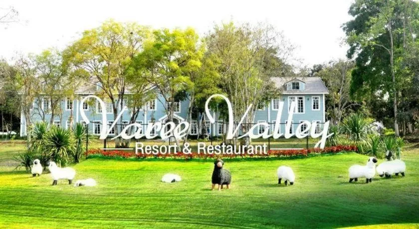 Varee Valley Resort and Restaurant