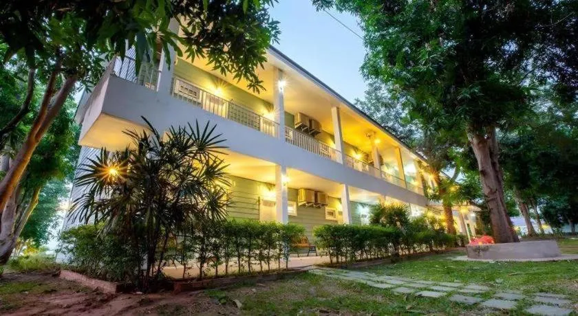 Varee Valley Resort and Restaurant