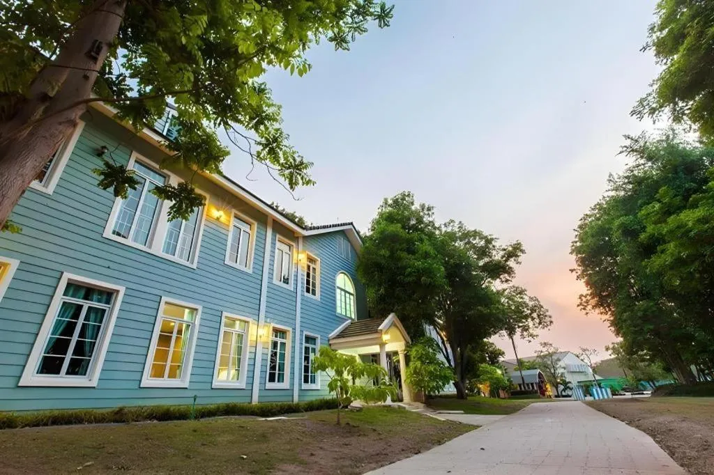 Varee Valley Resort and Restaurant