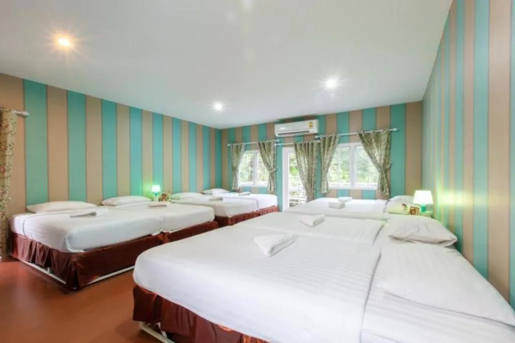 Bed in Varee Valley Resort and Restaurant