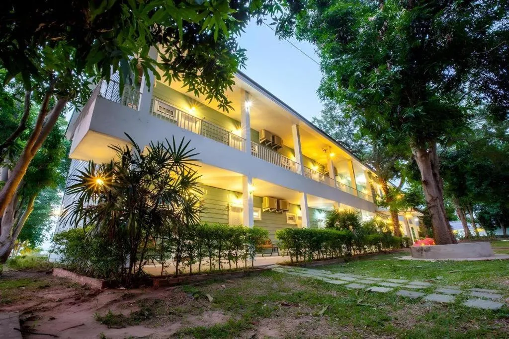 Varee Valley Resort and Restaurant