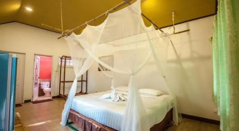 Bed in Varee Valley Resort and Restaurant