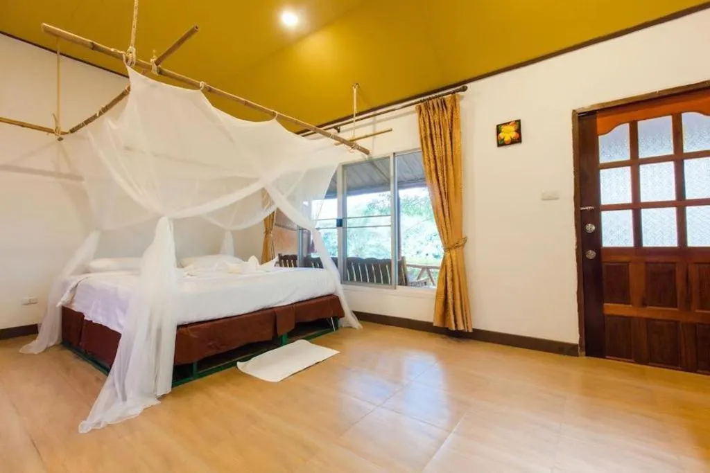 Bed in Varee Valley Resort and Restaurant