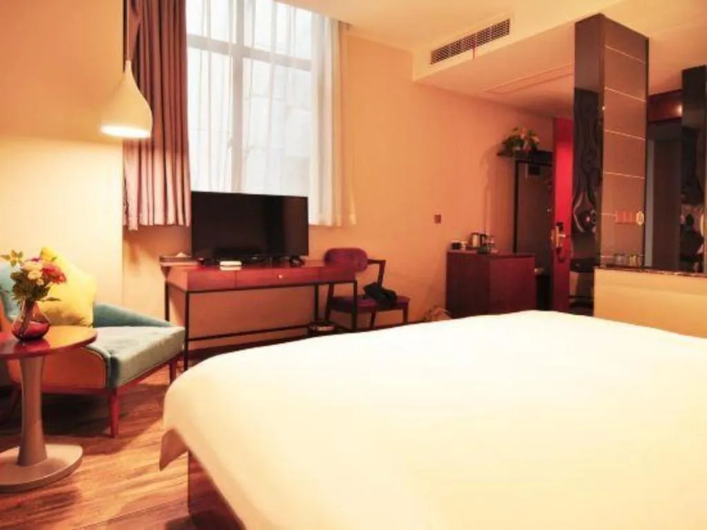 Bed in Hangzhou Berman Hotel