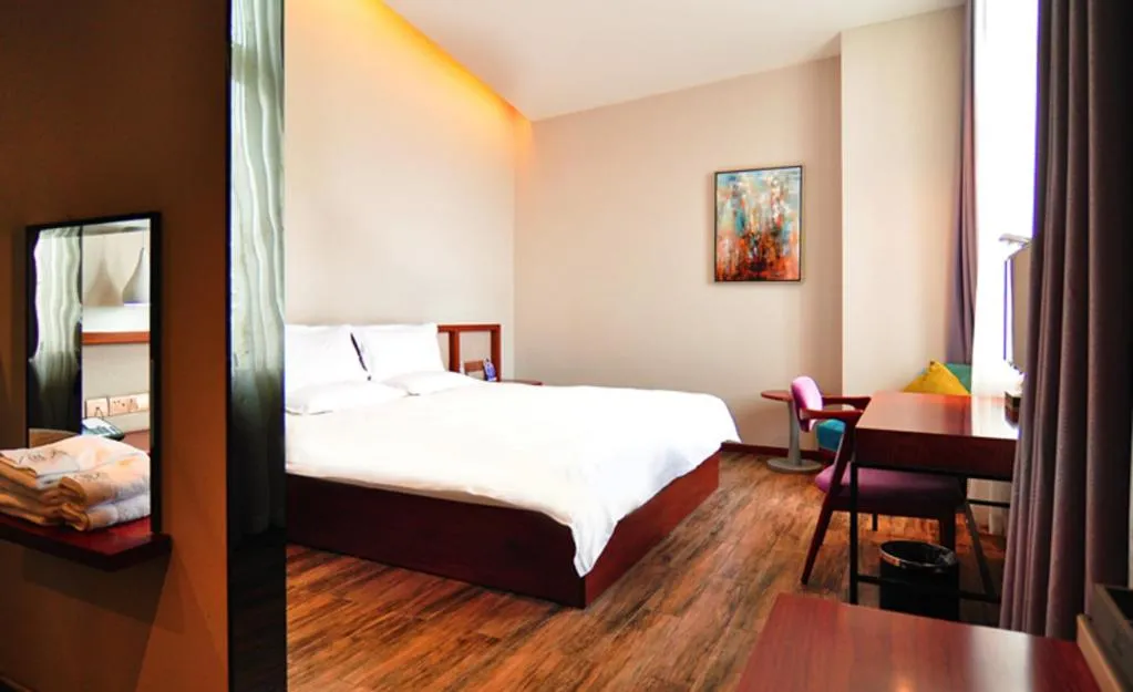 Bed in Hangzhou Berman Hotel