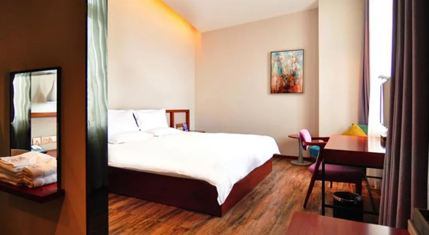 Bed in Hangzhou Berman Hotel