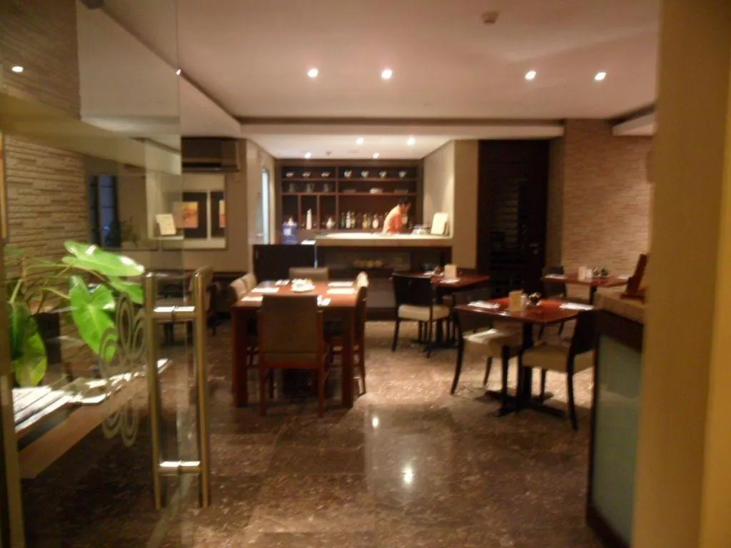 Amorsolo Mansion Hotel