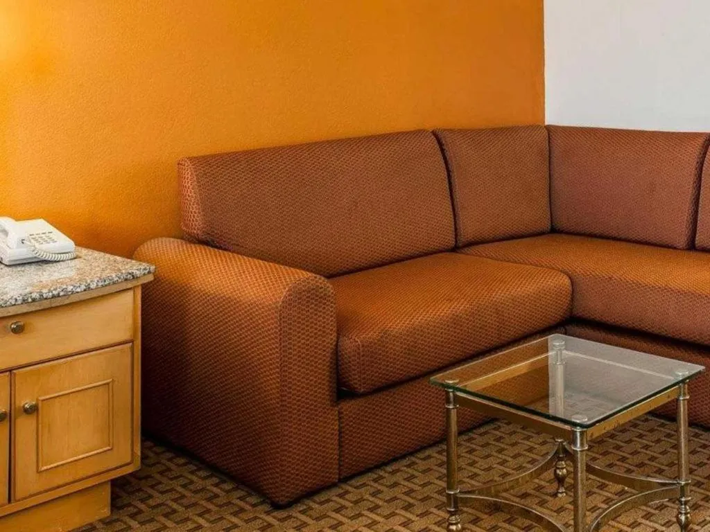 Quality Inn & Suites Shelbyville I-74