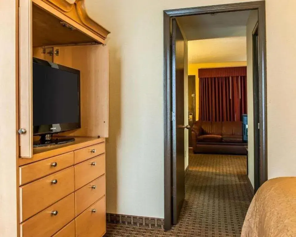 Bed in Quality Inn & Suites Shelbyville I-74 Bed in Quality Inn & Suites Shelbyville I-74