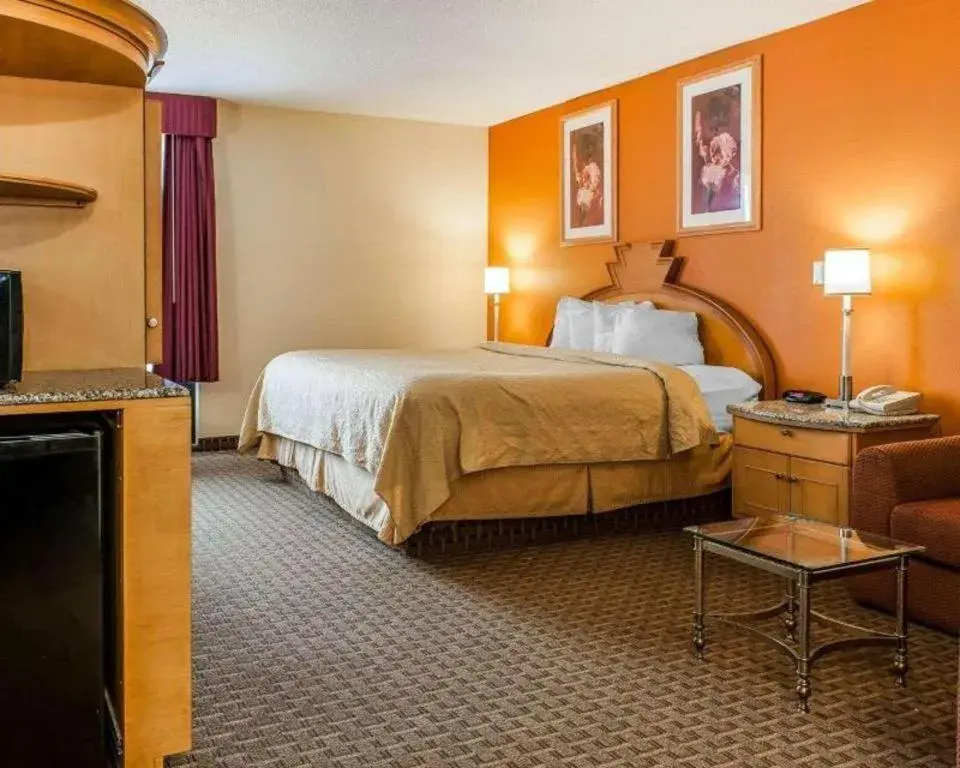 Bed in Quality Inn & Suites Shelbyville I-74 Bed in Quality Inn & Suites Shelbyville I-74