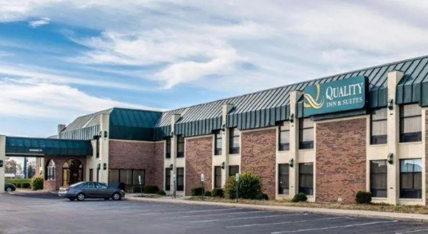 Quality Inn & Suites Shelbyville I-74