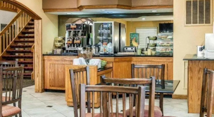 Quality Inn & Suites Shelbyville I-74