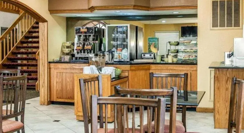 Quality Inn & Suites Shelbyville I-74 Quality Inn & Suites Shelbyville I-74