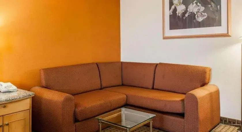 Quality Inn & Suites Shelbyville I-74 Quality Inn & Suites Shelbyville I-74