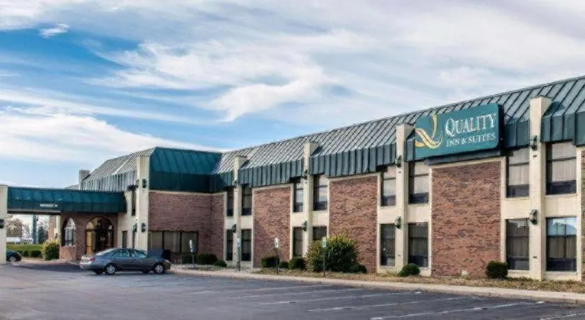 Quality Inn & Suites Shelbyville I-74
