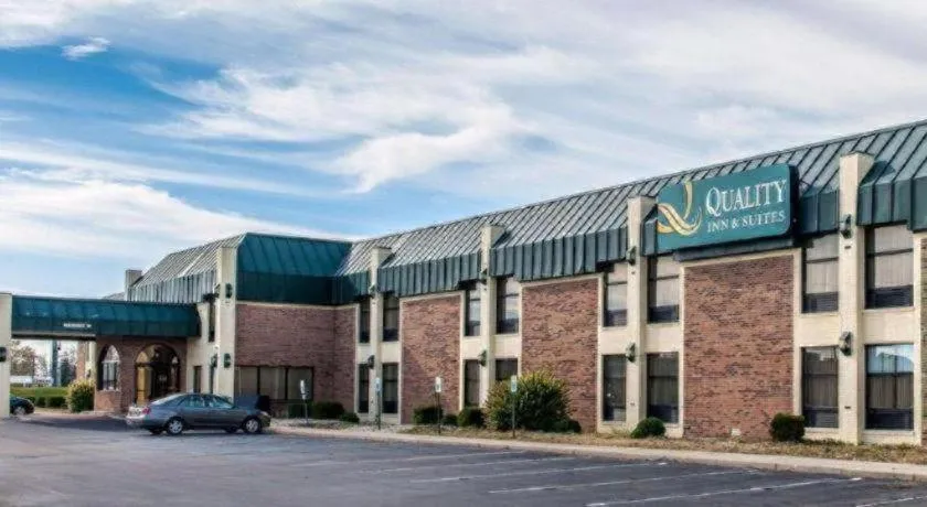 Quality Inn & Suites Shelbyville I-74