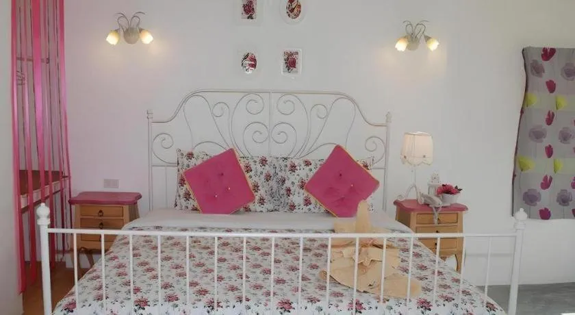 Bed in Rak Na Suan Pueng Resort