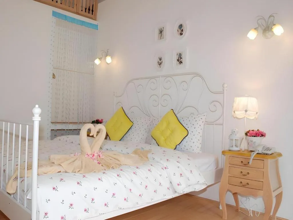 Bed in Rak Na Suan Pueng Resort