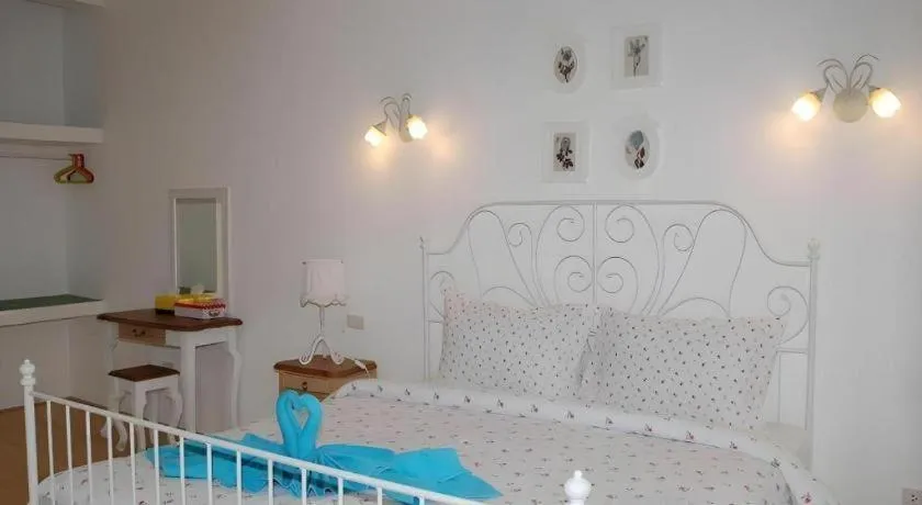 Bed in Rak Na Suan Pueng Resort