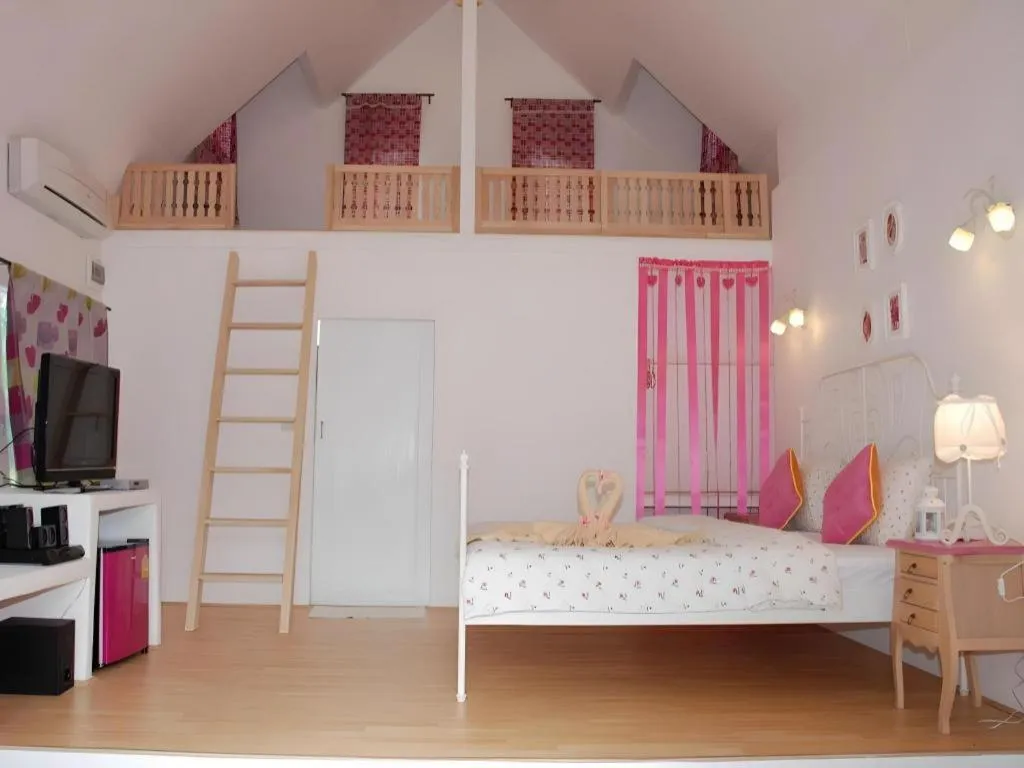 Bed in Rak Na Suan Pueng Resort