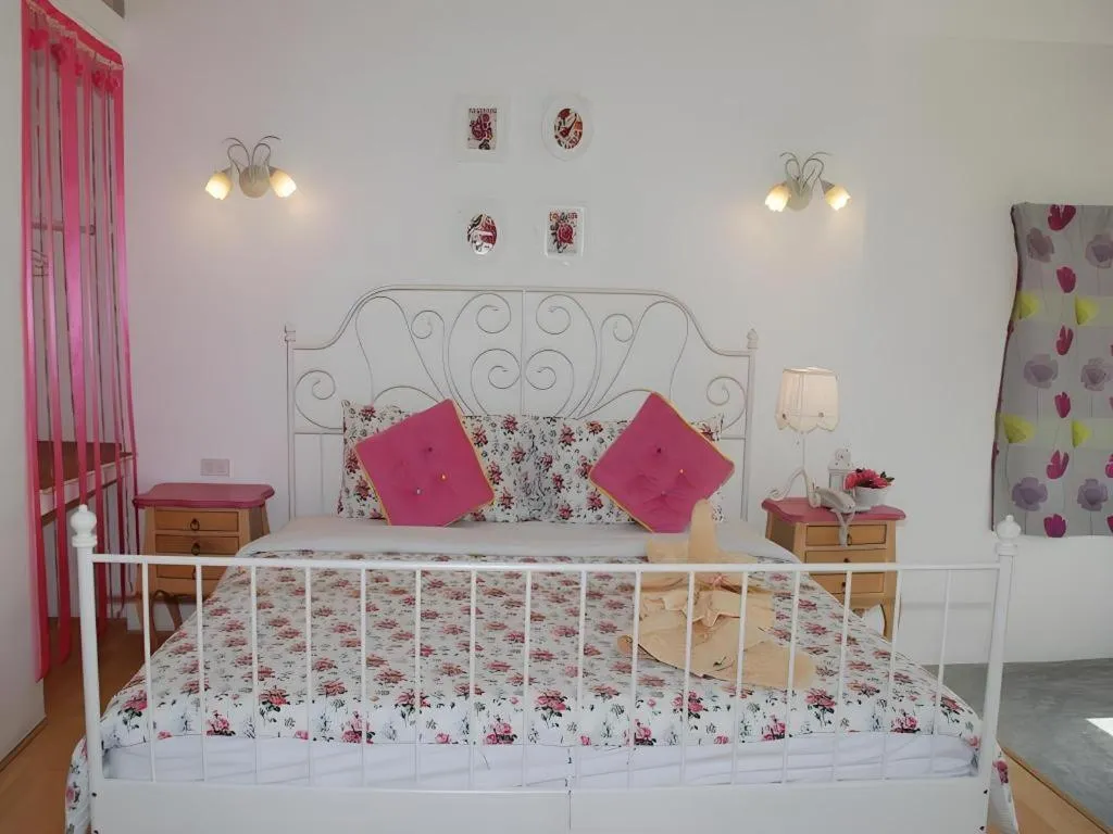 Bed in Rak Na Suan Pueng Resort