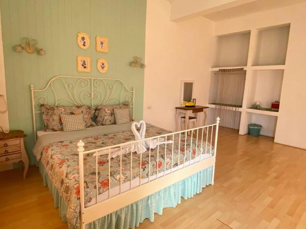 Bed in Rak Na Suan Pueng Resort