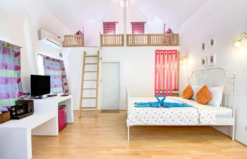 Bed in Rak Na Suan Pueng Resort