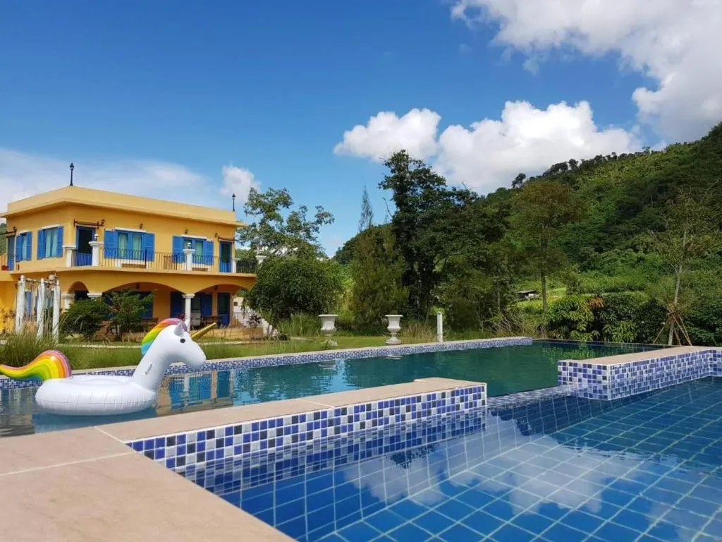 Rak Na Suan Pueng Resort