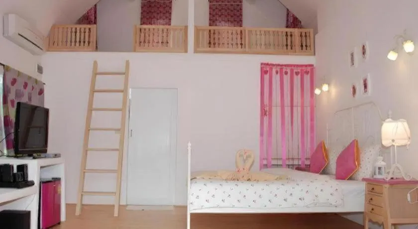 Bed in Rak Na Suan Pueng Resort