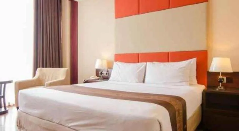 Bed in Regent's Park Hotel at Kayutangan Malang