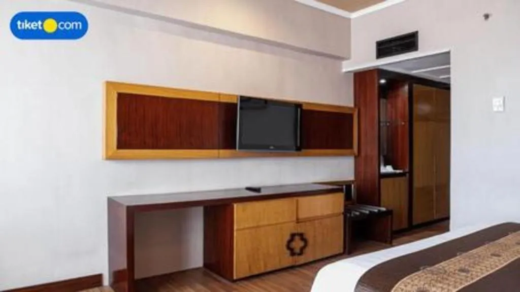 Bed in Regent's Park Hotel at Kayutangan Malang