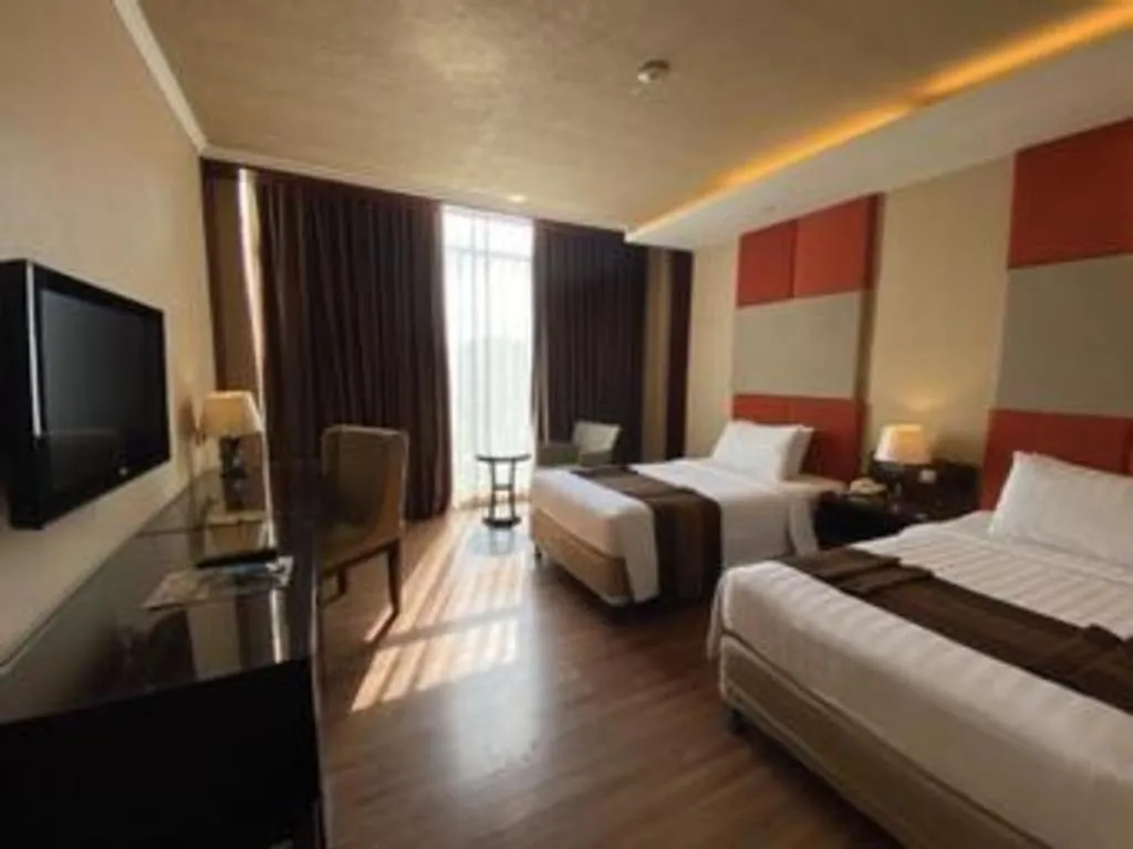 Bed in Regent's Park Hotel at Kayutangan Malang