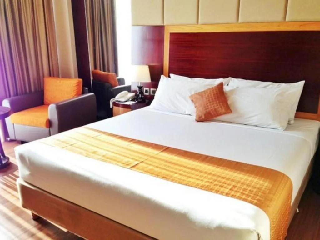 Bed in Regent's Park Hotel at Kayutangan Malang