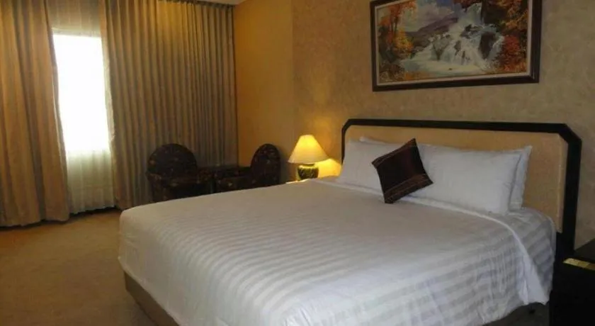 Bed in Regent's Park Hotel at Kayutangan Malang