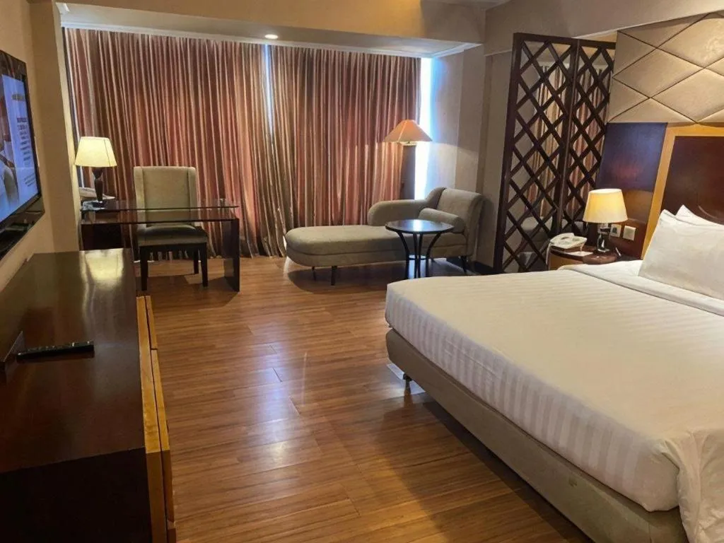 Bed in Regent's Park Hotel at Kayutangan Malang