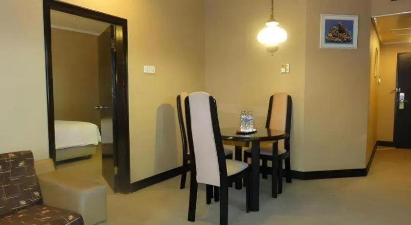 Bed in Regent's Park Hotel at Kayutangan Malang