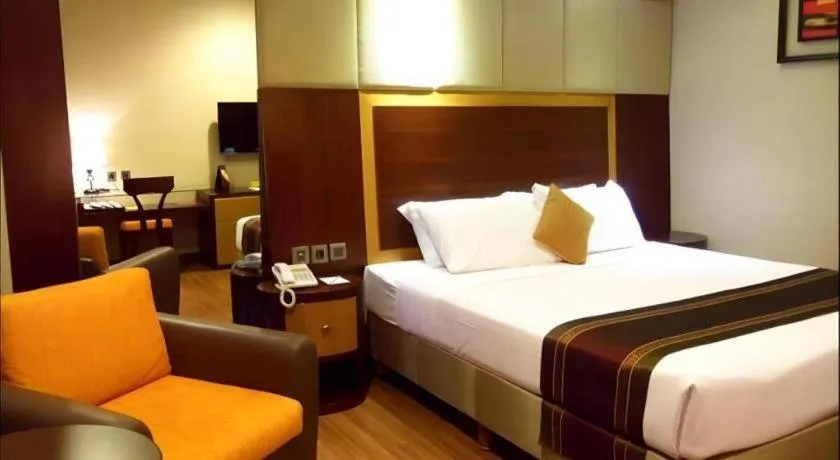 Bed in Regent's Park Hotel at Kayutangan Malang