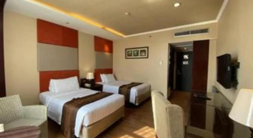 Bed in Regent's Park Hotel at Kayutangan Malang