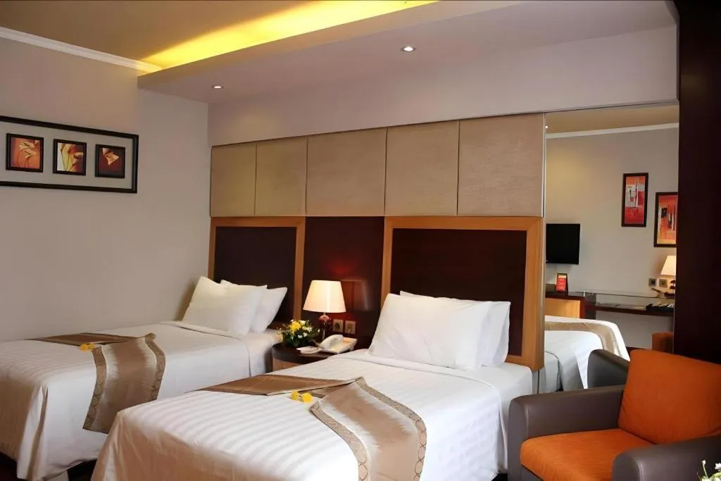Bed in Regent's Park Hotel at Kayutangan Malang