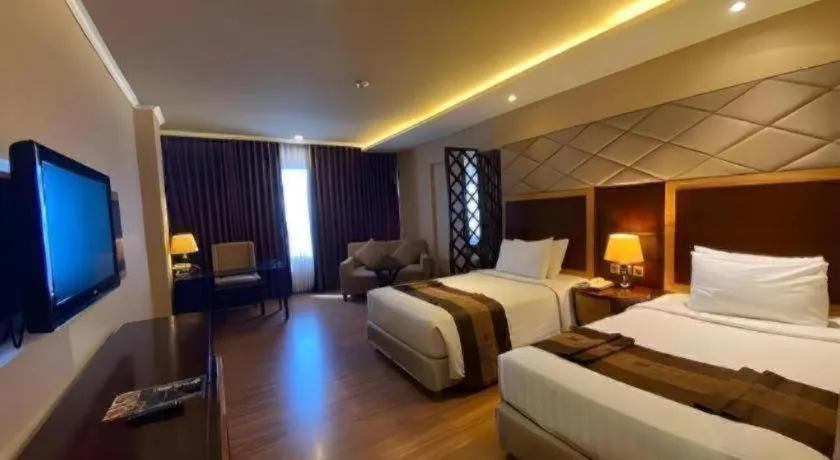 Bed in Regent's Park Hotel at Kayutangan Malang