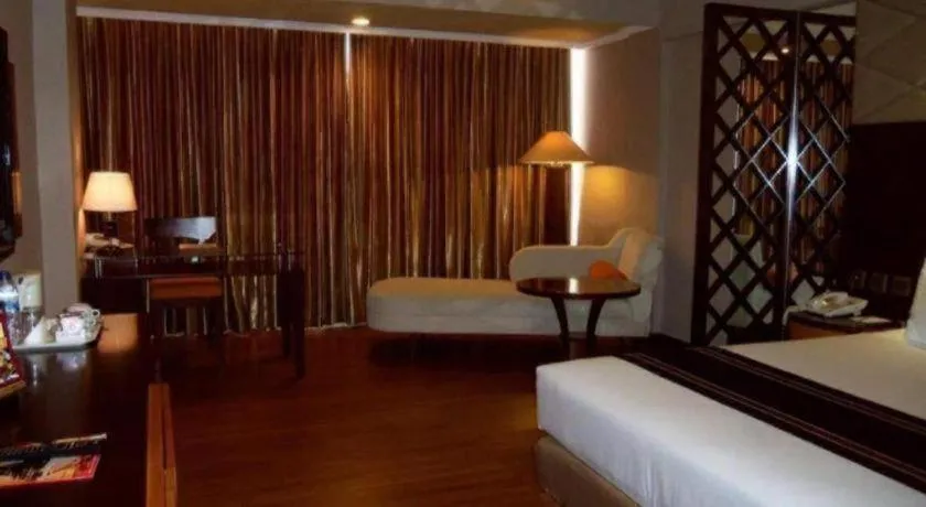 Bed in Regent's Park Hotel at Kayutangan Malang