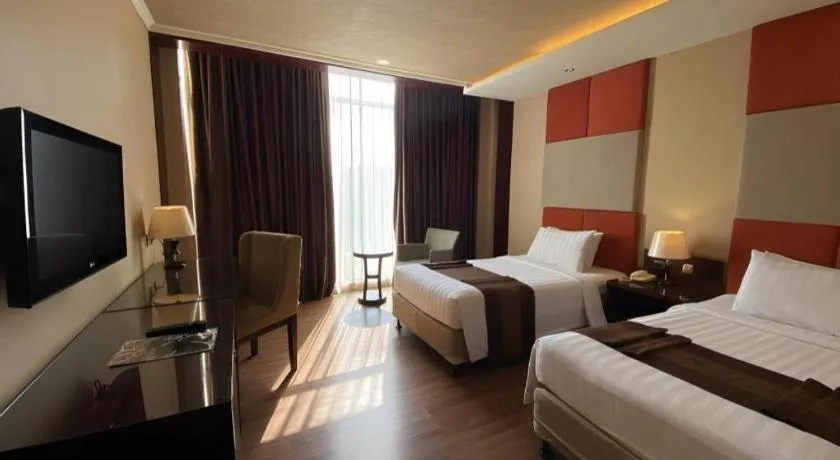 Bed in Regent's Park Hotel at Kayutangan Malang