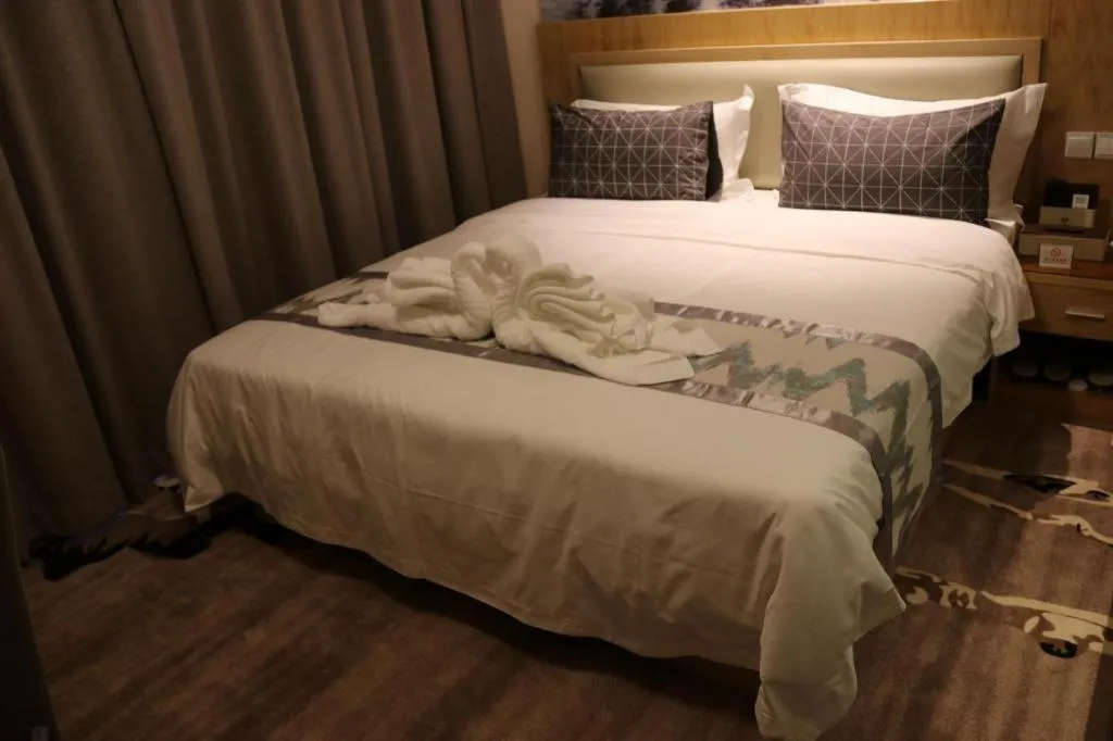 Bed in ST. MORITZ BUSINESS HOTEL